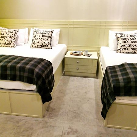Chomm House Bed & Breakfast Банкок Стая снимка