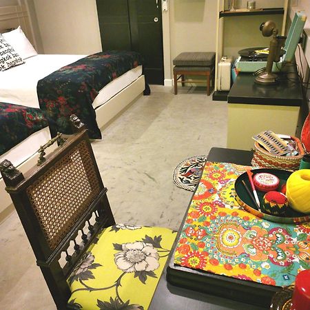 Chomm House Bed & Breakfast Банкок Стая снимка