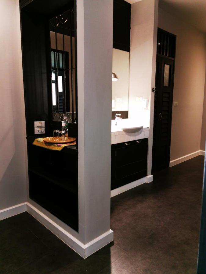 Chomm House Bed & Breakfast Банкок Екстериор снимка