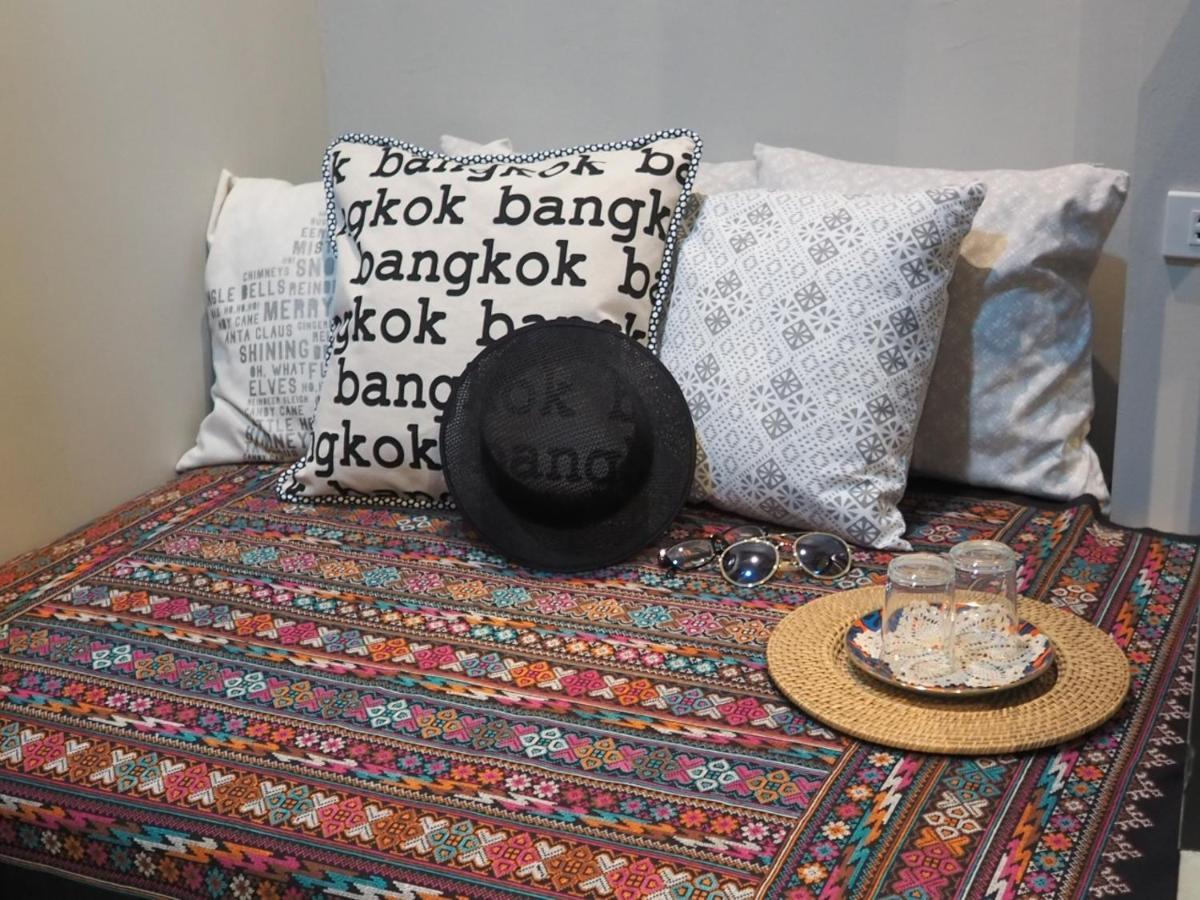 Chomm House Bed & Breakfast Банкок Екстериор снимка