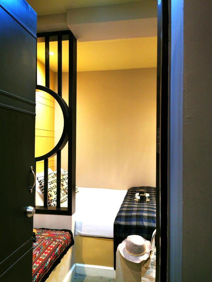 Chomm House Bed & Breakfast Банкок Стая снимка