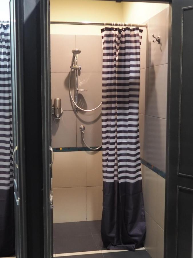 Chomm House Bed & Breakfast Банкок Екстериор снимка