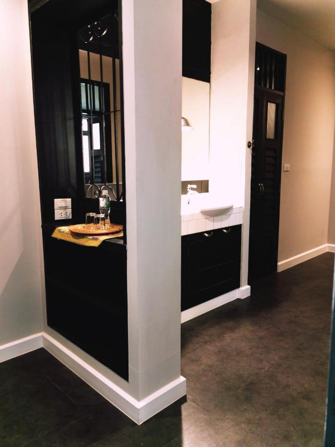 Chomm House Bed & Breakfast Банкок Екстериор снимка