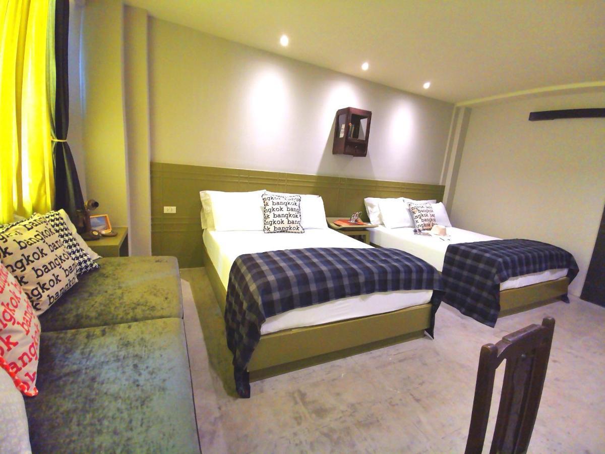 Chomm House Bed & Breakfast Банкок Стая снимка