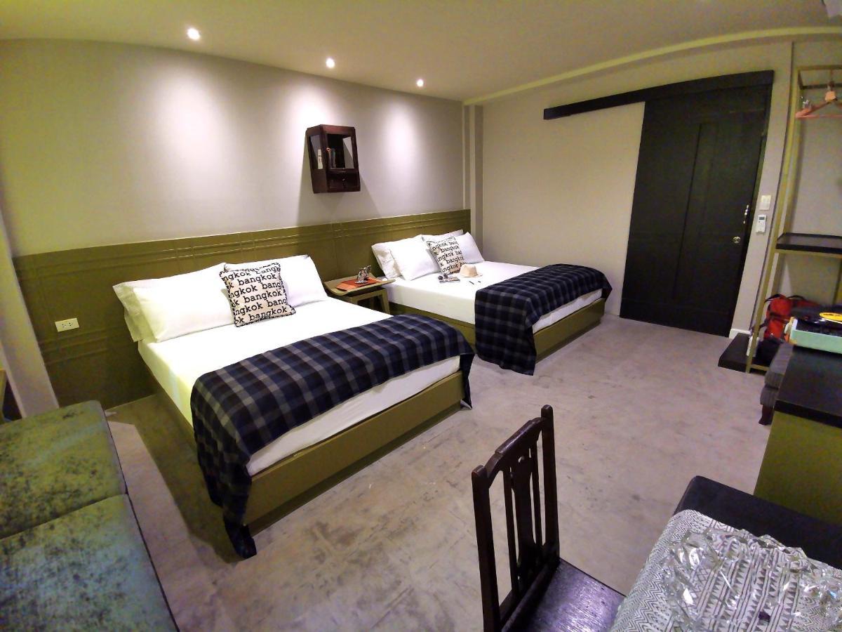 Chomm House Bed & Breakfast Банкок Стая снимка