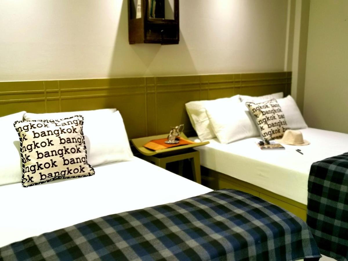 Chomm House Bed & Breakfast Банкок Стая снимка