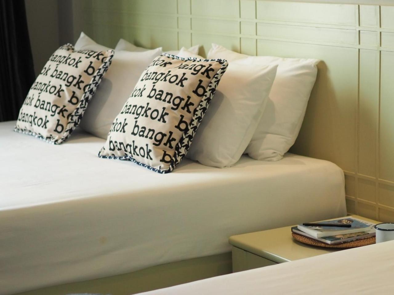 Chomm House Bed & Breakfast Банкок Стая снимка