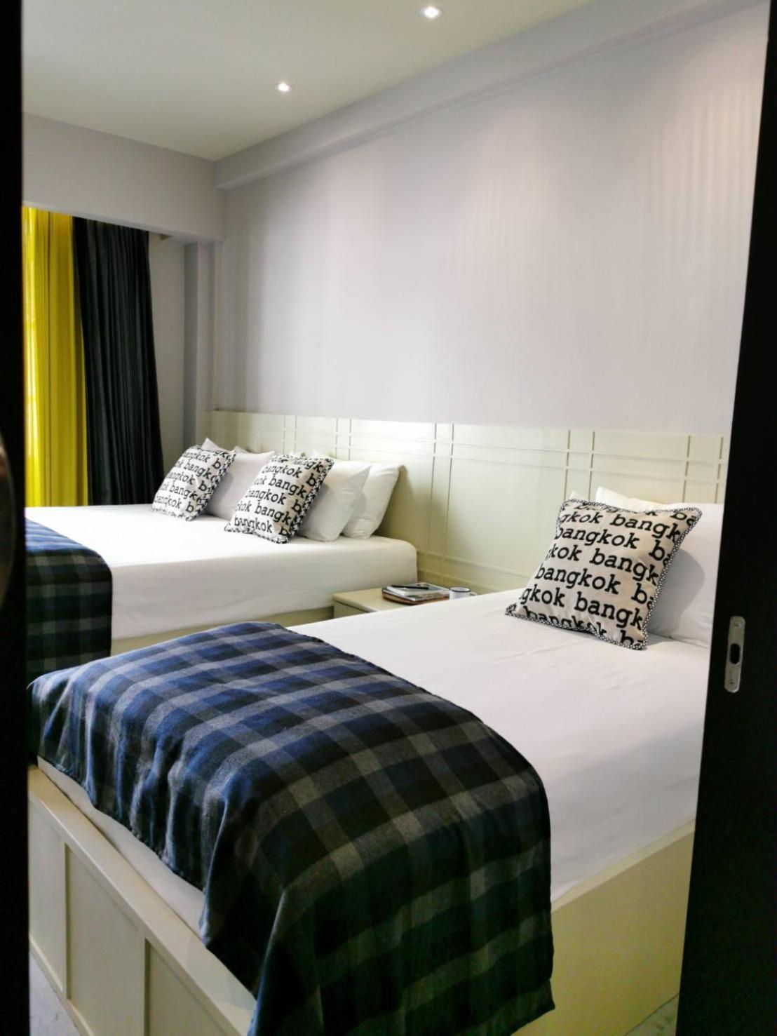 Chomm House Bed & Breakfast Банкок Стая снимка