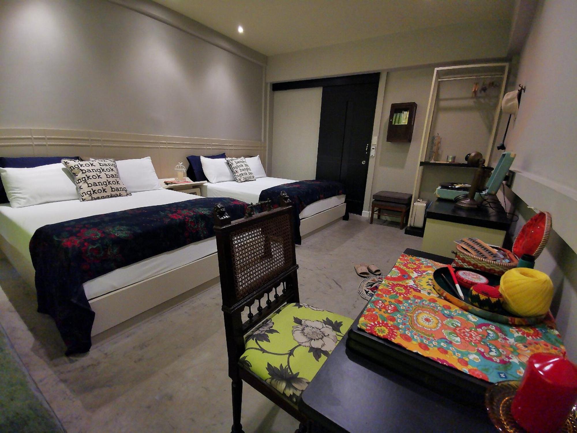 Chomm House Bed & Breakfast Банкок Стая снимка