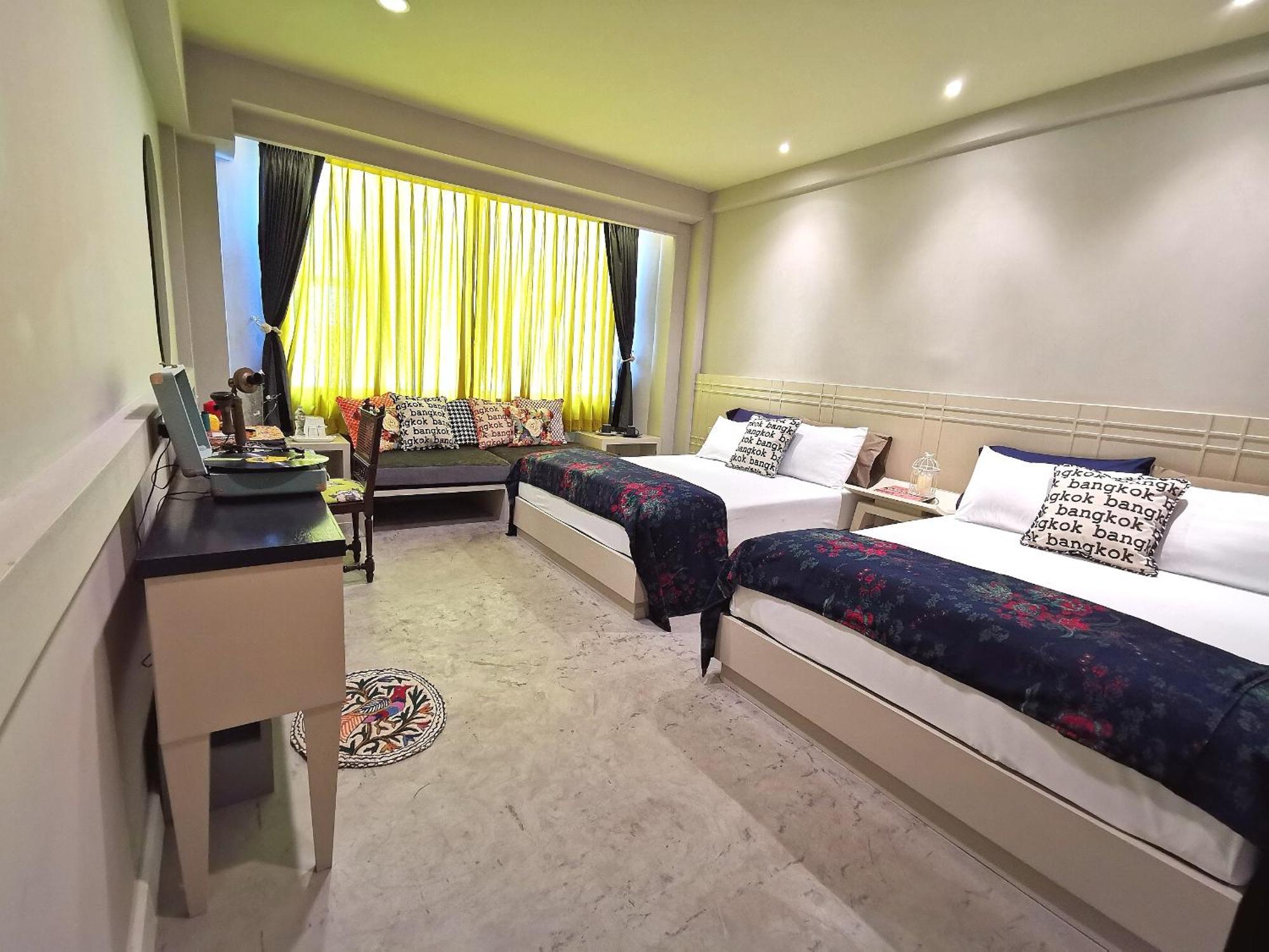 Chomm House Bed & Breakfast Банкок Стая снимка