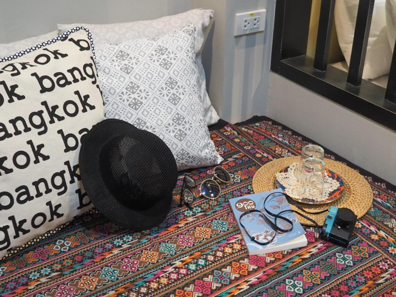 Chomm House Bed & Breakfast Банкок Стая снимка