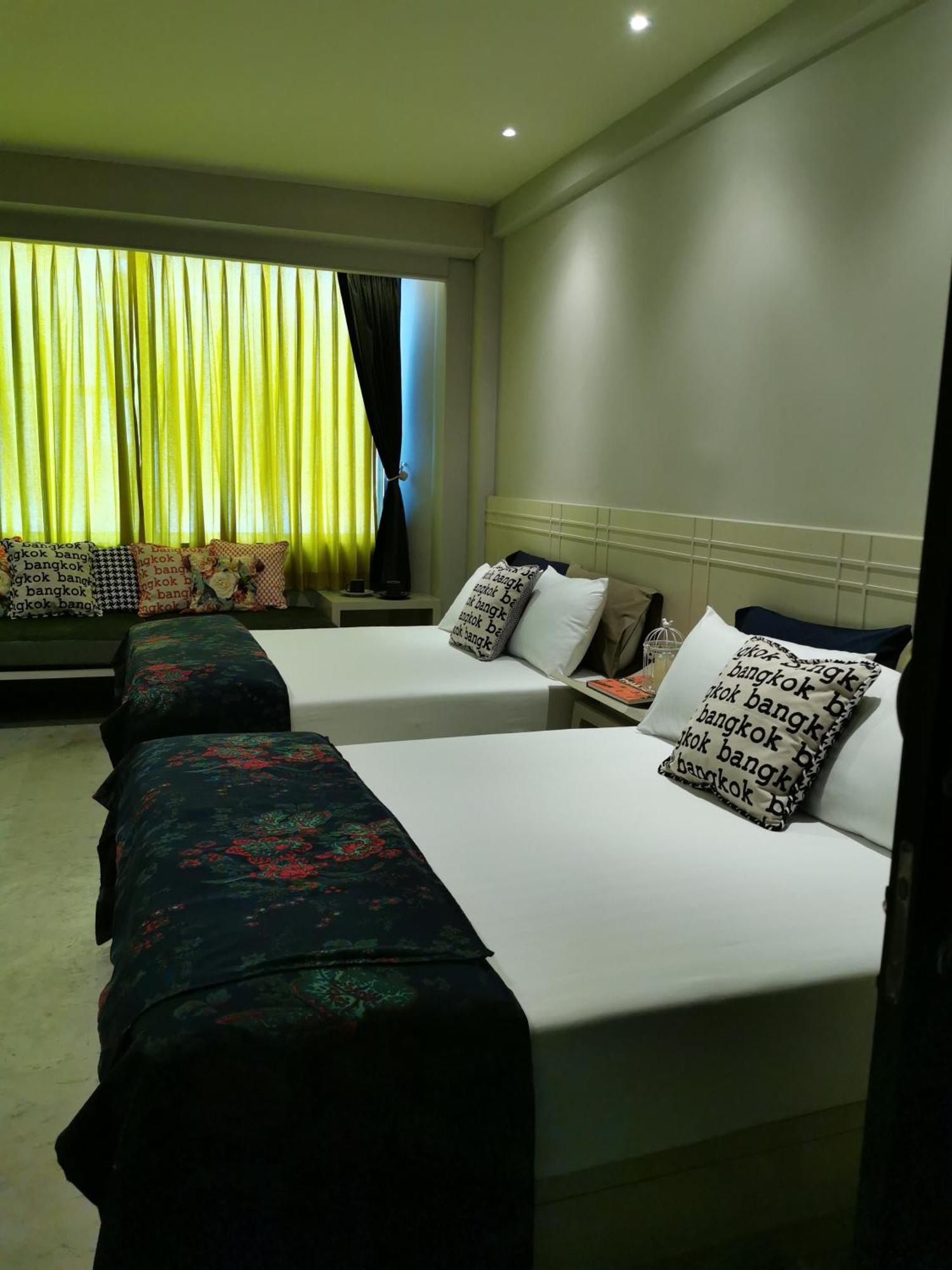 Chomm House Bed & Breakfast Банкок Стая снимка