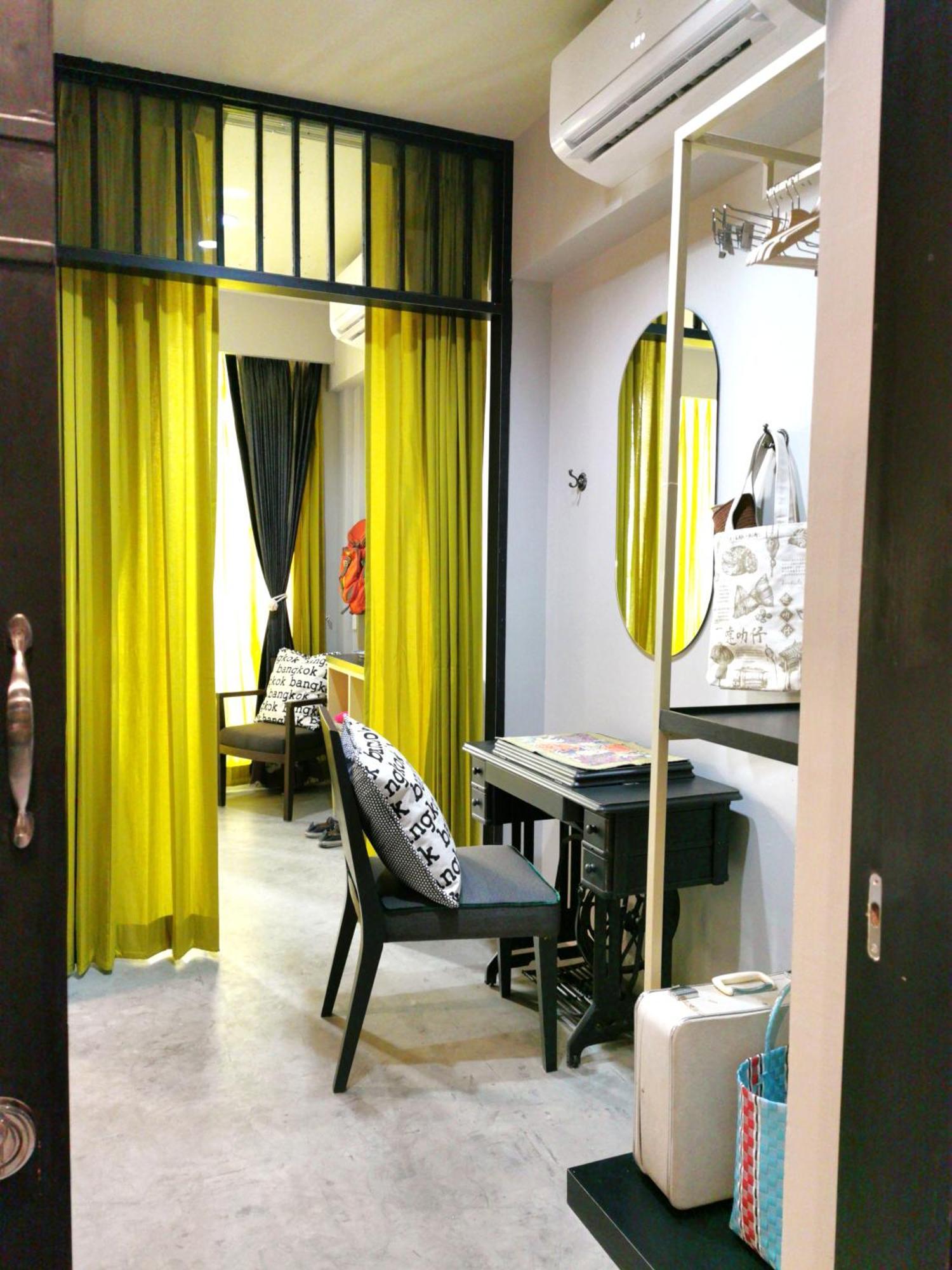 Chomm House Bed & Breakfast Банкок Стая снимка