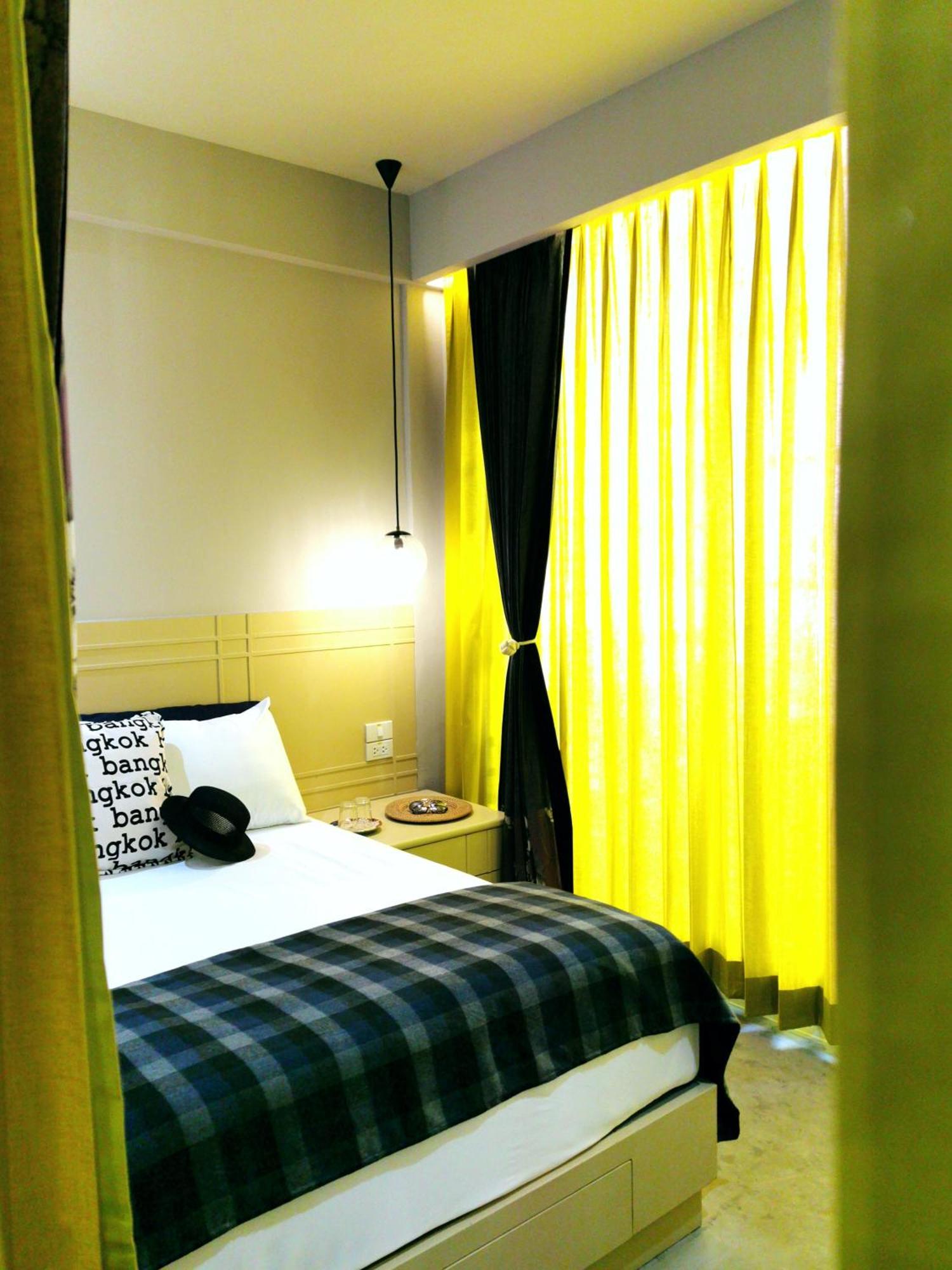 Chomm House Bed & Breakfast Банкок Стая снимка