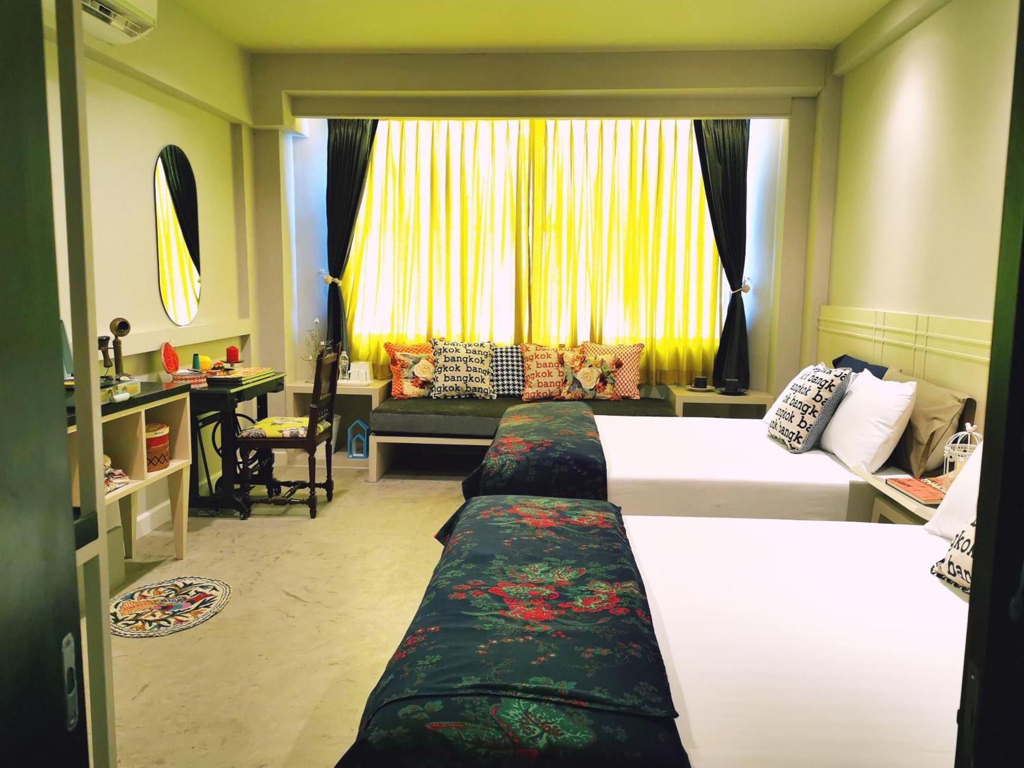 Chomm House Bed & Breakfast Банкок Стая снимка