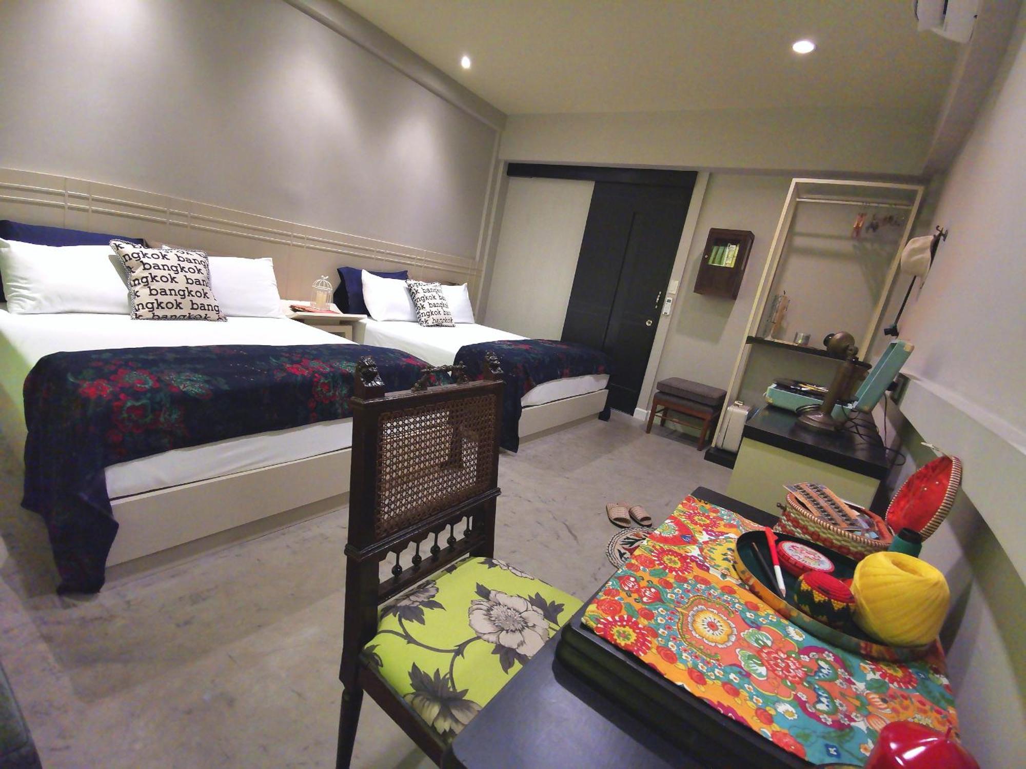 Chomm House Bed & Breakfast Банкок Стая снимка