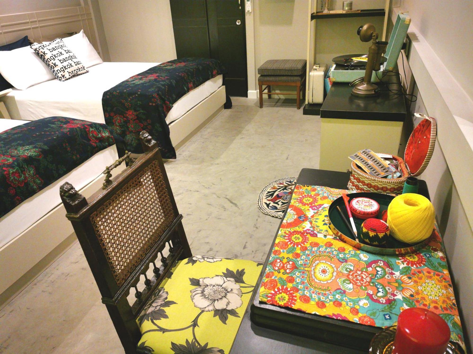 Chomm House Bed & Breakfast Банкок Стая снимка